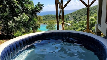 Bain à remous extérieur