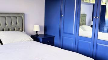 3 soverom, skrivebord, strykejern/-brett og wi-fi