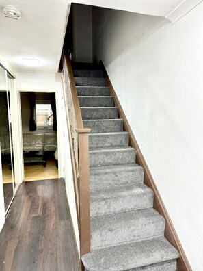 Interior - Near Legoland, Windsor, Ascot and Lexicon ! Large house with garden and parking (Bracknell)