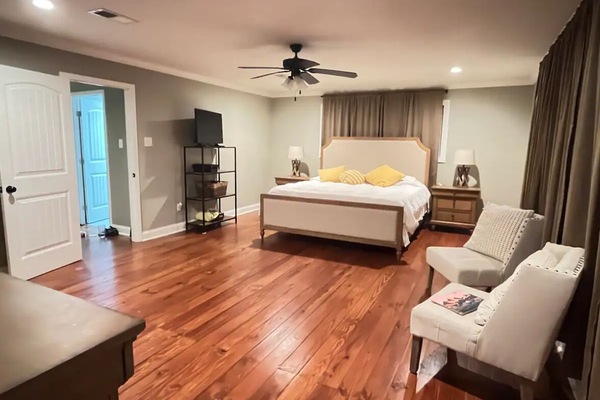 5 slaapkamers, een strijkplank/strijkijzer, wifi, beddengoed