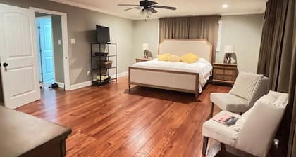 Classic southern home! Beautiful big kitchen, and centrally located home.