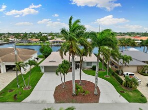 Property grounds - Great Family Vacation, Waterfront Pool Home (Cape Coral)