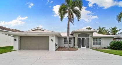 Great Family Vacation, Waterfront Pool Home