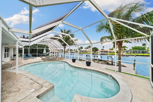 Great Family Vacation, Waterfront Pool Home