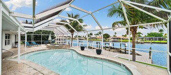 Great Family Vacation, Waterfront Pool Home
