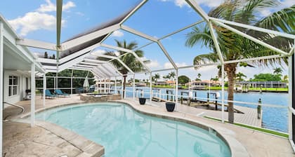 Great Family Vacation, Waterfront Pool Home