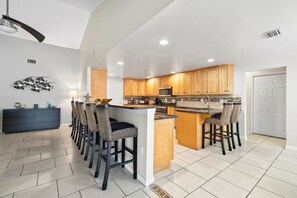 Fridge, microwave, oven, stovetop - Great Family Vacation, Waterfront Pool Home (Cape Coral)