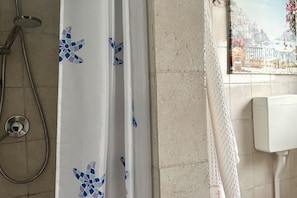 Dusche, Bidet, Handtücher