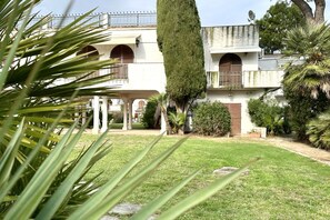 المنطقة المحيطة بالمنشأة