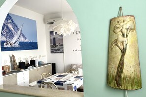 Dining - N284 - Numana, two-room apartment with terrace overlooking the sea (Numana)