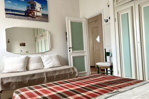 1 bedroom, bed sheets - N284 - Numana, two-room apartment with terrace overlooking the sea (Numana)