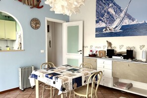 Dining - N284 - Numana, two-room apartment with terrace overlooking the sea (Numana)