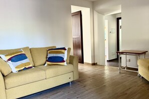 TV - S332 – Sirolo, apartment on the ground floor with courtyard and parking space (Sirolo)