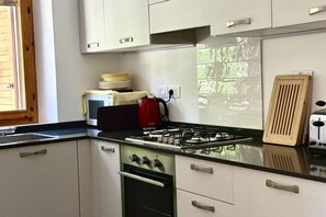 Frigorifero, forno, lavastoviglie