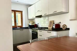 Fridge, oven, dishwasher - S332 – Sirolo, apartment on the ground floor with courtyard and parking space (Sirolo)