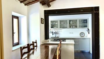 Kylskåp, ugn och diskmaskin