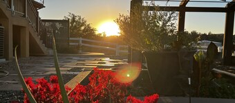 Hilltop Private Suite & Balcony