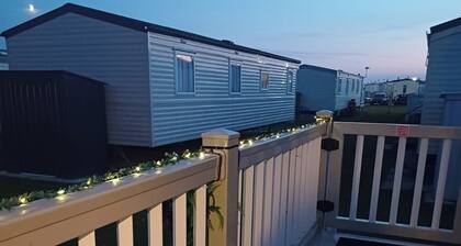 Family Caravan-pets-golden Palm-pool-arcades