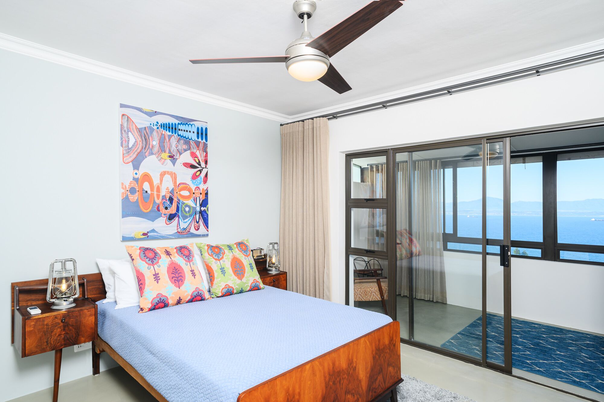 3 habitaciones, tabla de planchar con plancha, wifi y ropa de cama 