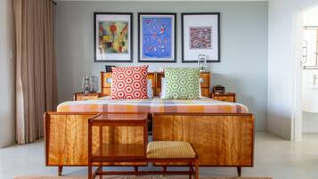 3 habitaciones, tabla de planchar con plancha, wifi y ropa de cama