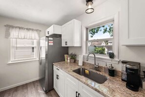 Fridge, microwave, oven, stovetop - Cozy 3-Bedroom Near Cleveland (Euclid)