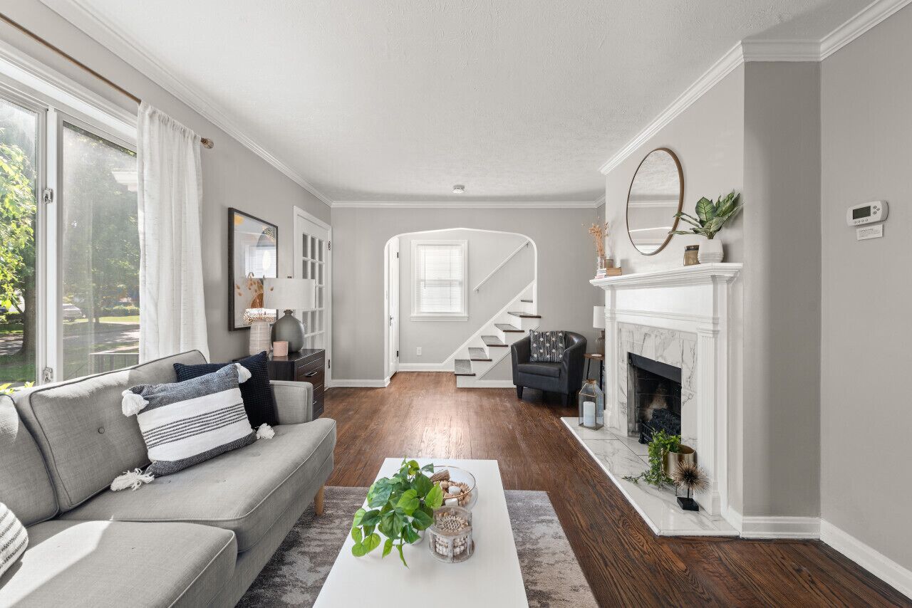 TV connectée, table de tennis de table, livres