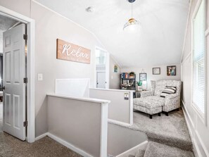 Lobby - Lake Erie retreat - pet-friendly home near parks (Willoughby)