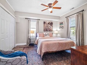 3 soverom, strykejern/-brett, reiseseng for barn og wi-fi (inkludert)