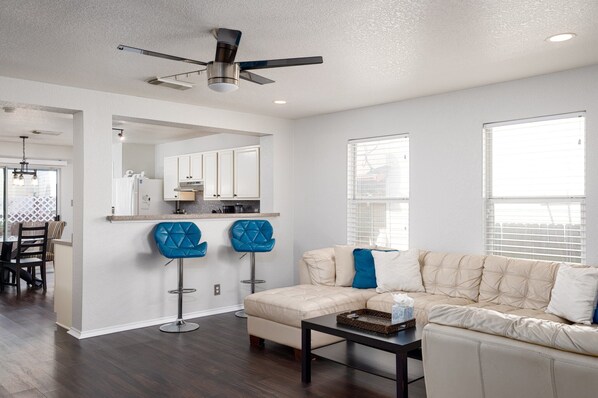 Smart TV - Cozy Pet-Friendly Retreat l Family Friendly Haven (San Antonio)