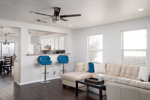 Cozy Pet-Friendly Retreat l Family Friendly Haven