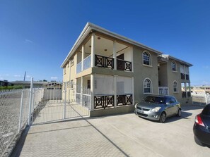 Exterior - Cozy 3 bedroom spacious villa for rent.  (St. James)