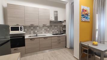 Kühlschrank, Ofen, Herdplatte, Geschirrspüler