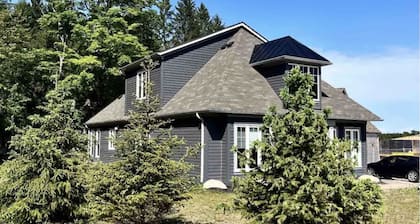 Cozy Muskoka 4-bedroom cottage on Lake Rosseau