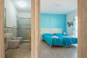 Een douche, een haardroger, een bidet