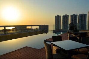 屋外ダイニングエリア