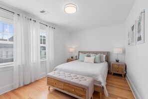 3 bedrooms, desk, iron/ironing board, WiFi - Home Away From Home in Lowell (Lowell)