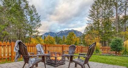 Entire 2596 sq ft house across parks and amenities with a large fenced backyard