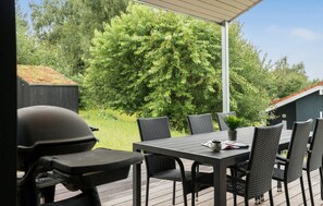 Outdoor dining - Amazing home in Silkeborg with kitchen (Silkeborg)