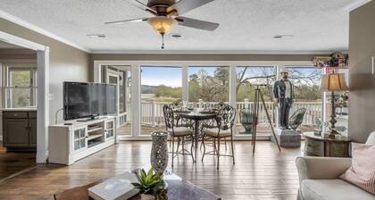 Welcome to our lake house on the beautiful Hiwassee River!