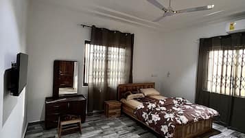 บ้านคอมฟอร์ท | 5 ห้องนอน, ตู้นิรภัยในห้องพัก, โต๊ะทำงาน, เตารีด/โต๊ะรีดผ้า