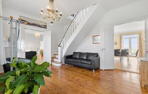 Smart TV, fireplace - Pet friendly home in Rønde with kitchen (Rønde)