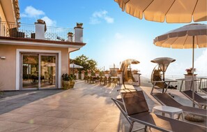 Outdoor dining - Amazing home in Laureana Cilento (Laureana Cilento)
