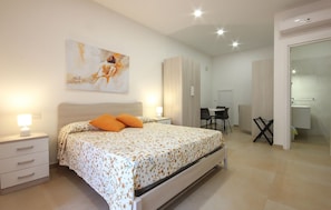7 bedrooms, travel cot, free WiFi - Amazing home in Laureana Cilento (Laureana Cilento)