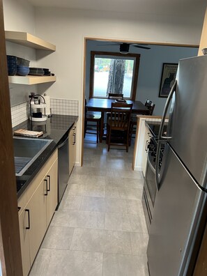 Private kitchen - J-1 friendly housing- Cozy Tahoe Cottage (Incline Village)