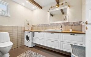 Shower - 3 bedroom gorgeous home in Kalundborg (Kalundborg)
