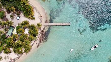 Una spiaggia nelle vicinanze