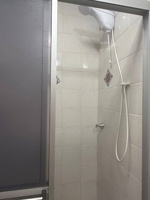 石鹸、トイレットペーパー