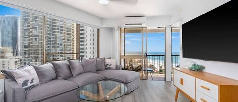 Smart TV, table tennis