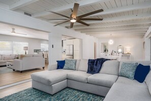 Exterior - Gorgeous Grove Contemporary Family Home (Sarasota)