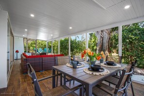 Exterior - Gorgeous Grove Contemporary Family Home (Sarasota)